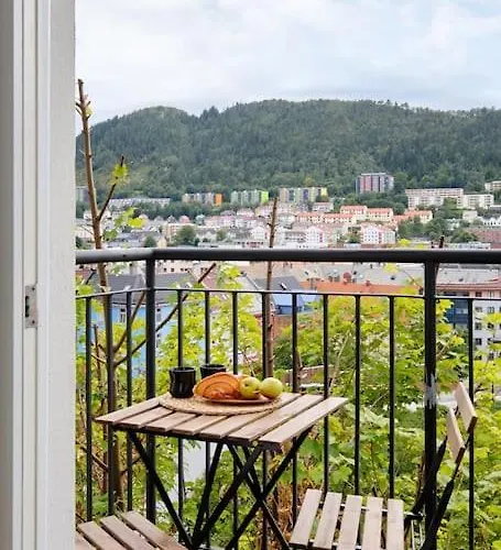 Lys & Luksurios Leilighet Midt I Sentrum! *